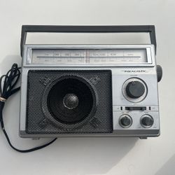 Realistic Radio Shack 12-625A FM AM Portable AC DC Radio TESTED Retro Vintage