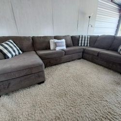 Loric sectional 2024