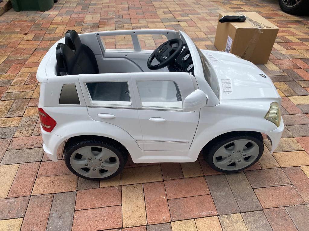 Rollplay 6V Mercedes-Benz GL450 SUV Powered Ride-On - White