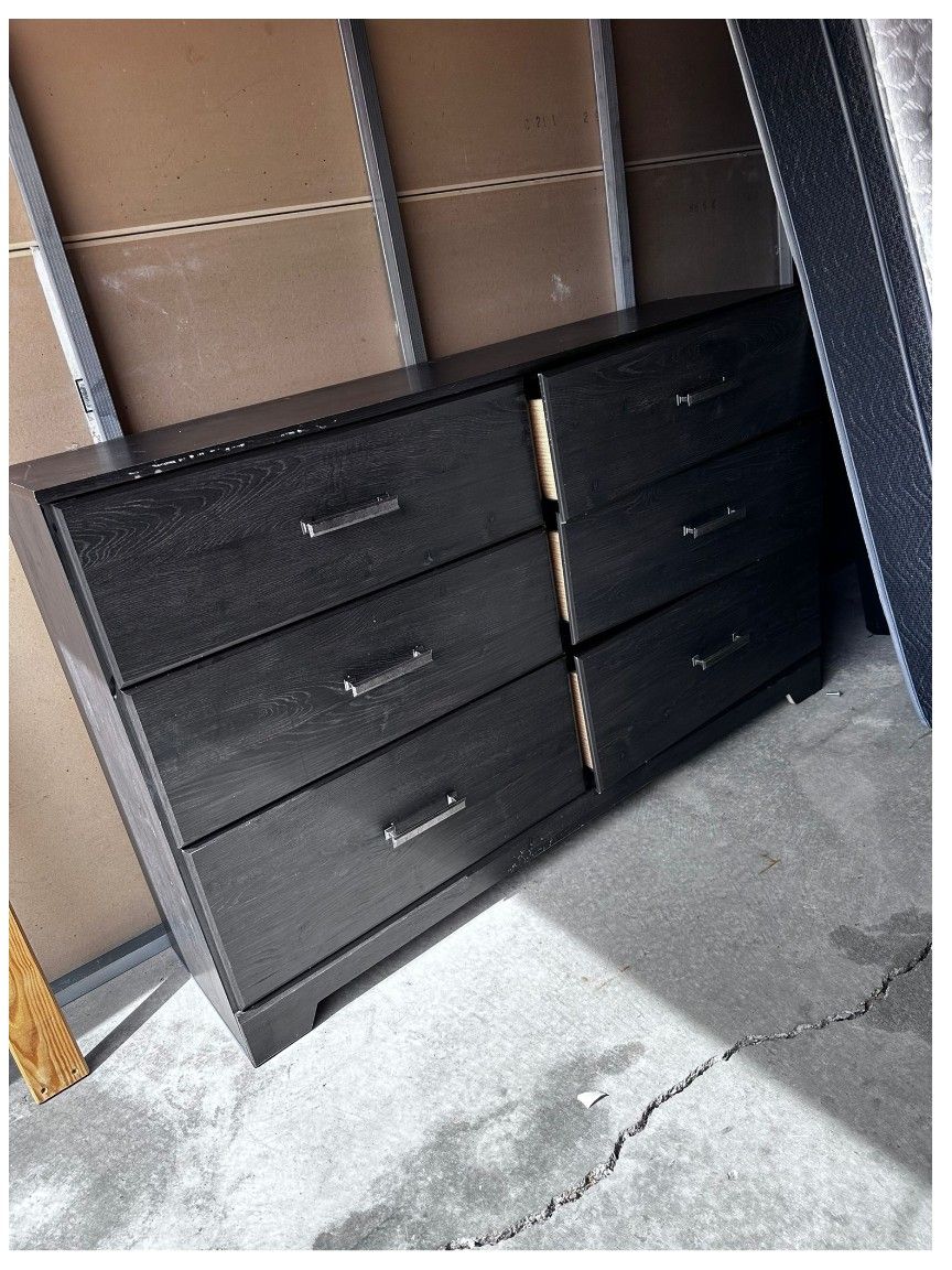 Dresser / Chest of drawers (used)