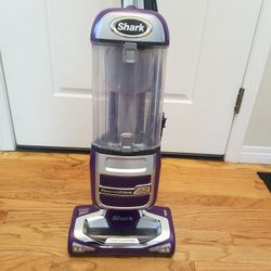 NEW cond SHARK DLX LIFT AWAY  MODEL VACUUM  , WITH ATTACHMENTS  , AMAZING POWER SUCTION  , WORKS EXCELLENT  , IN THE BOX 