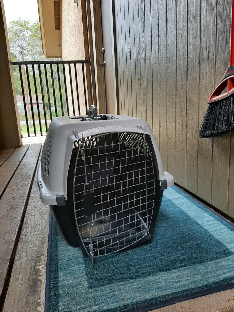 Medium Kennel