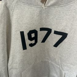1977 Hoodie Medium
