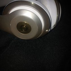 BEATS HEADPHONES GOLD AND WHITE