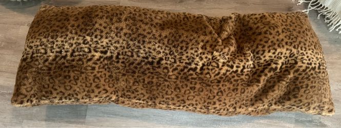 Cheetah pregnancy pillow/small boppy,if it’s posted it’s available. Only msg when ready to pickup