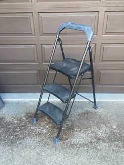 Folding step ladder