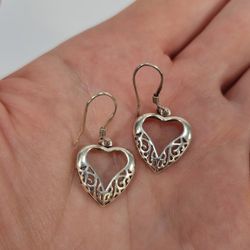 925 Sterling Silver Heart Earrings – Elegant Filigree Design
