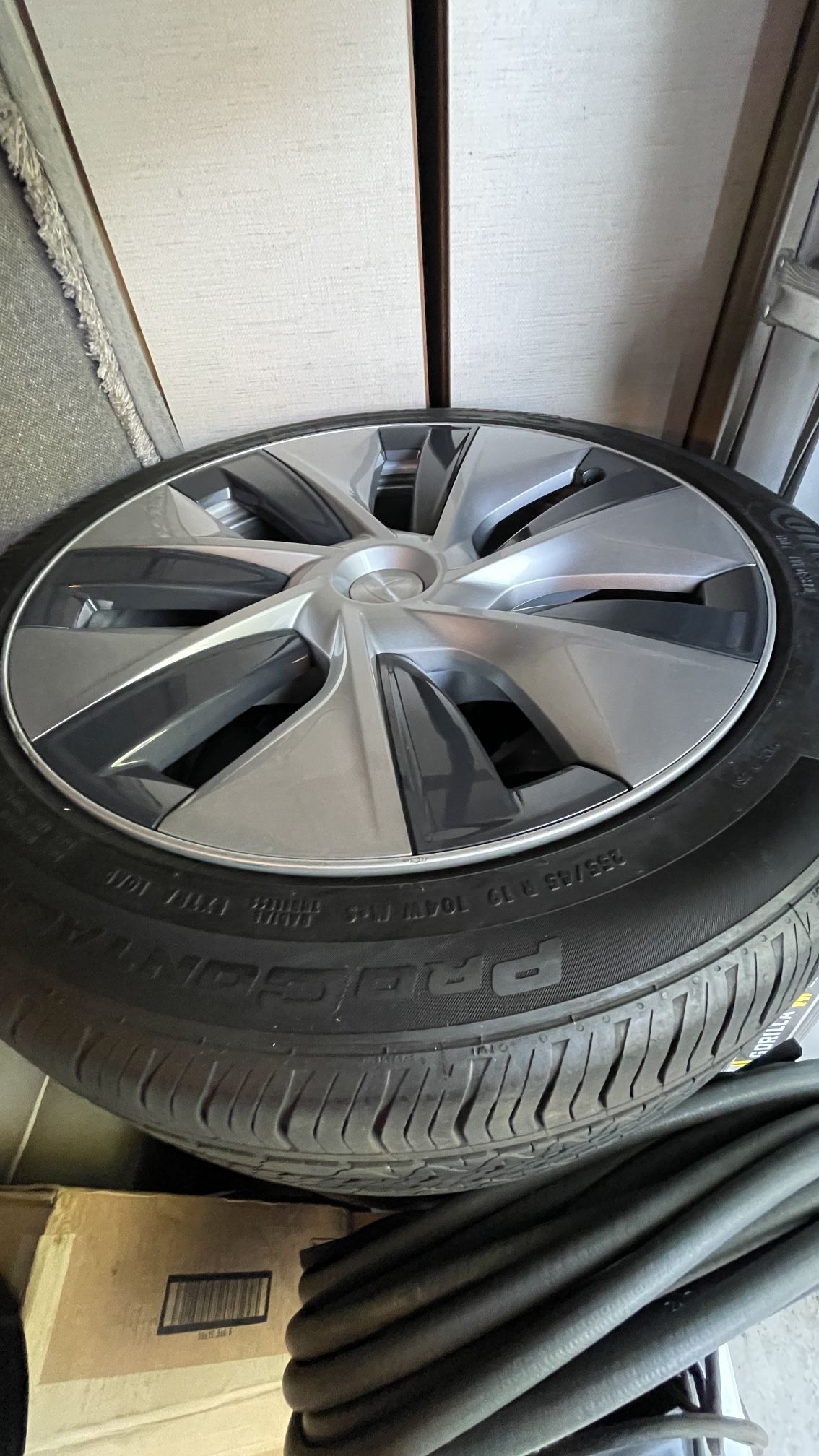 Continental ProContact RX 255/45R19 XL T1 Tesla Gemini Rims