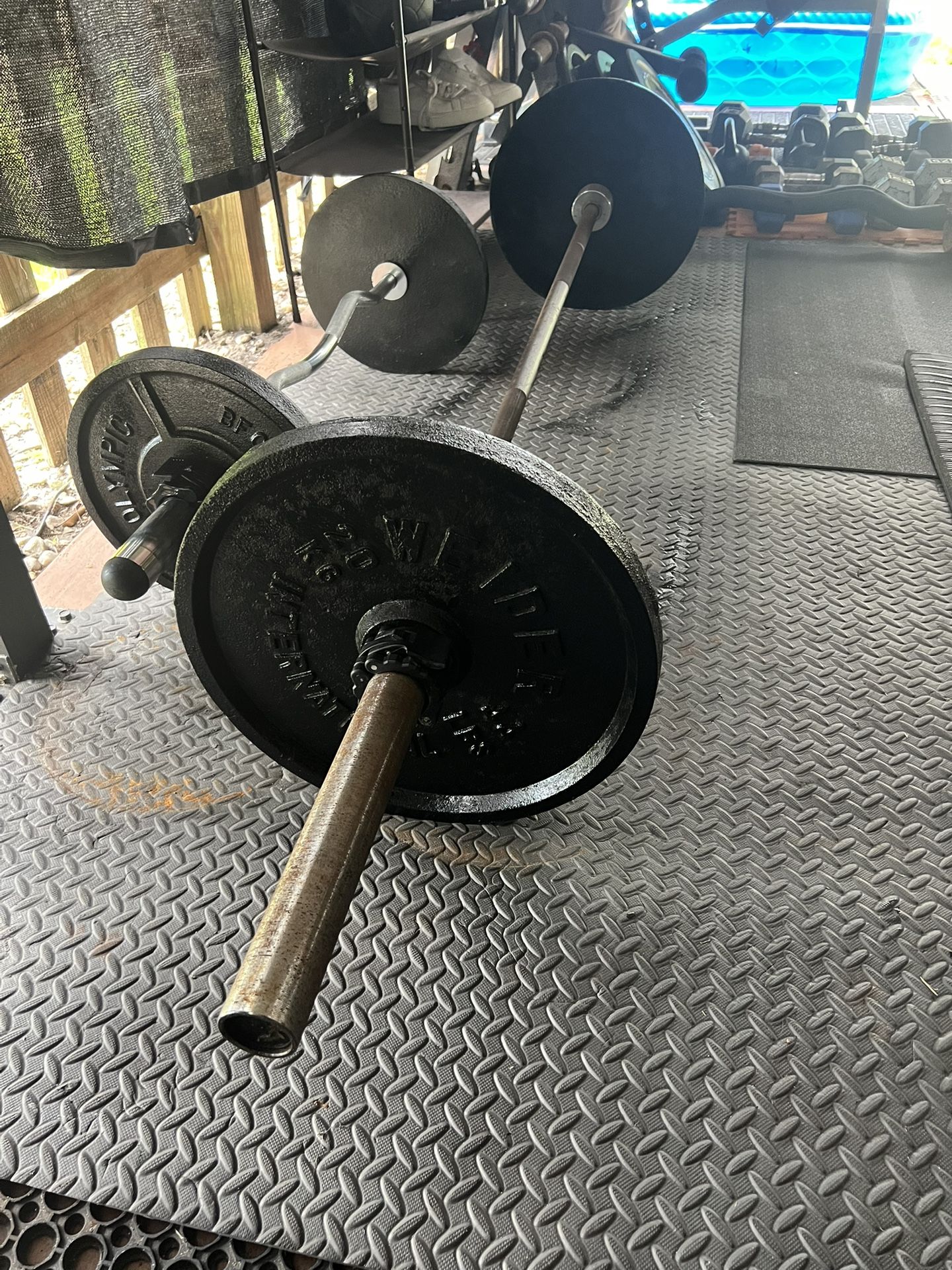(2) Weider 44 Plates (2) Clamps (1) 45 Bar