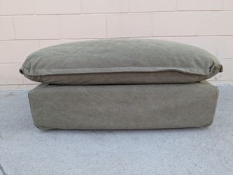 Sixpenny ottoman