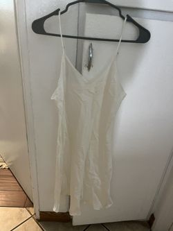 Silksilky Plain White Nightgown & Robe Set