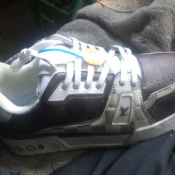 Louis Vuitton Shoes Size 9