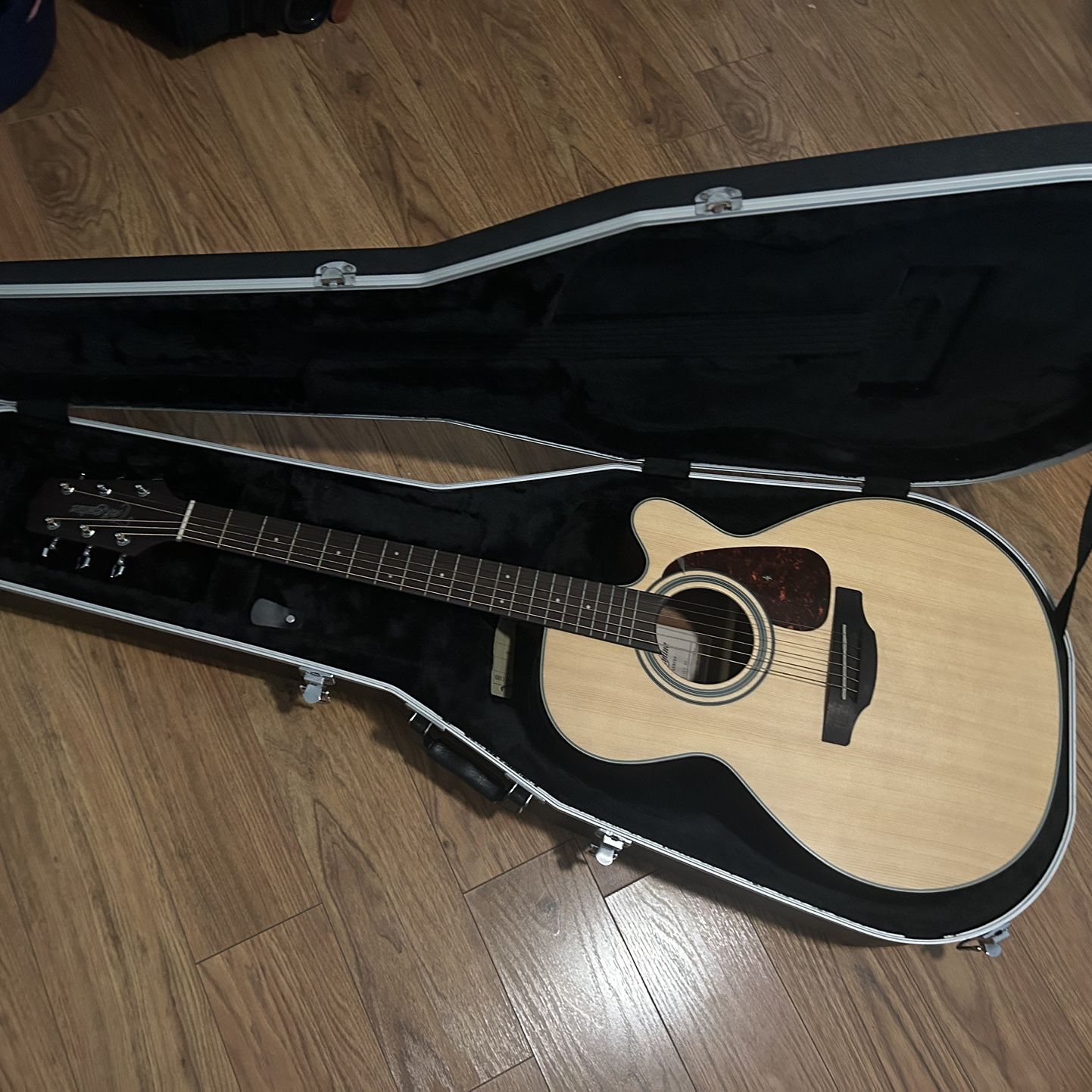 Takamine Acoustic Electric Guitar With Hard Case Never Used 