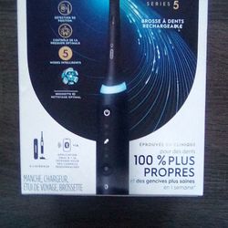 Oral-B iO Series 5 Electric Toothbrush with Brush Head

