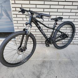 Trek Mountain Bike Size Adult Small Wheels 27.5 Multiple Speeds Hydraulic Disc Brakes 