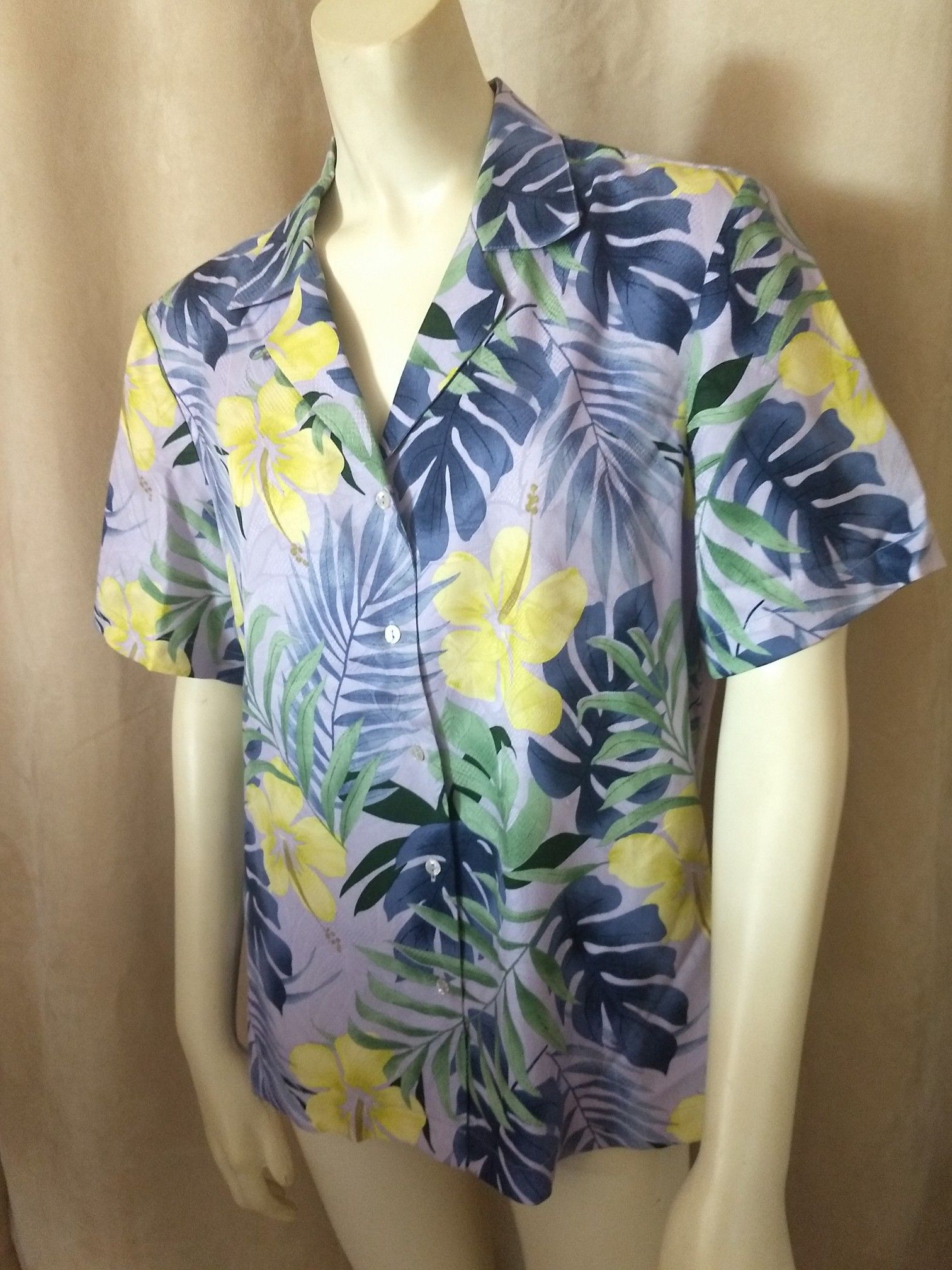 TOMMY BAHAMA Women's 100% Silk Shirt Top Blouse Button Down Floral Size Large
