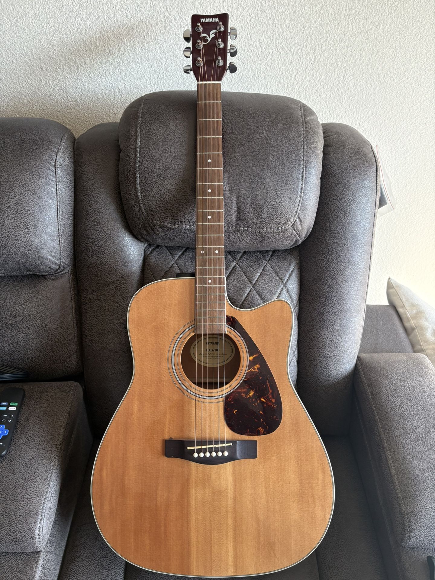 Yamaha Acoustic Guitar With Case