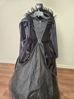 Girl's dark or medieval queen costume