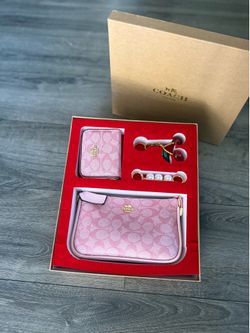 COACH PINK SHOULDER BAG GIFT SET