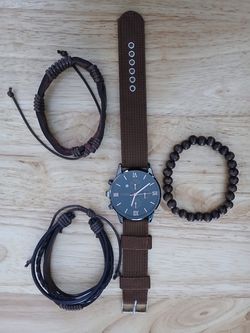 Watch with leather bracelets