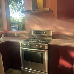 BOSCH Stainless Steel Gas Range & Matching Hood