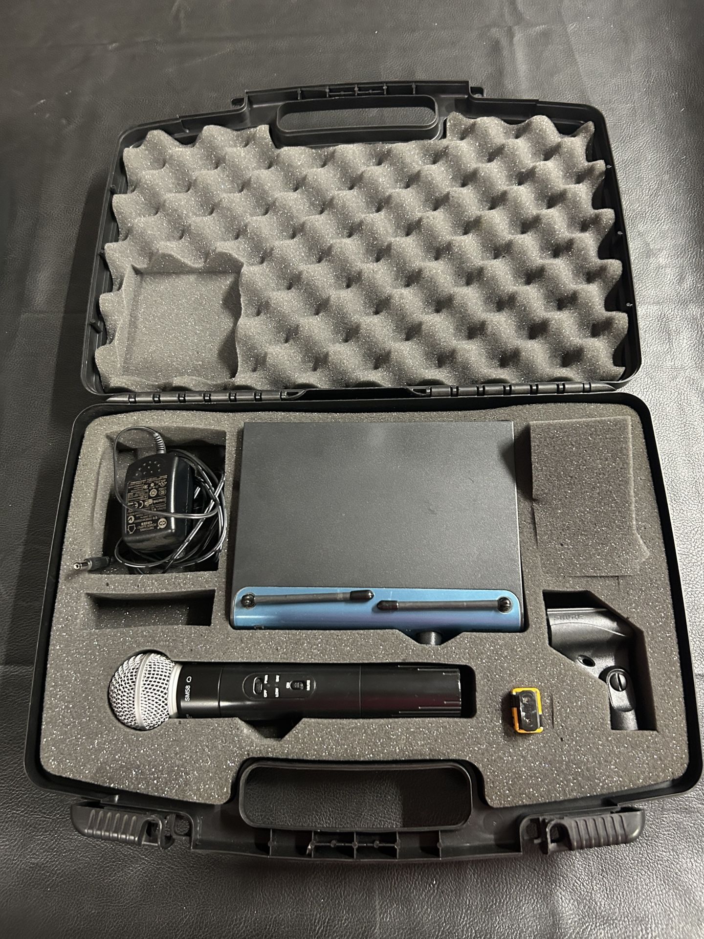 Shure SM 58 Microphone Wireless Hand Held With case