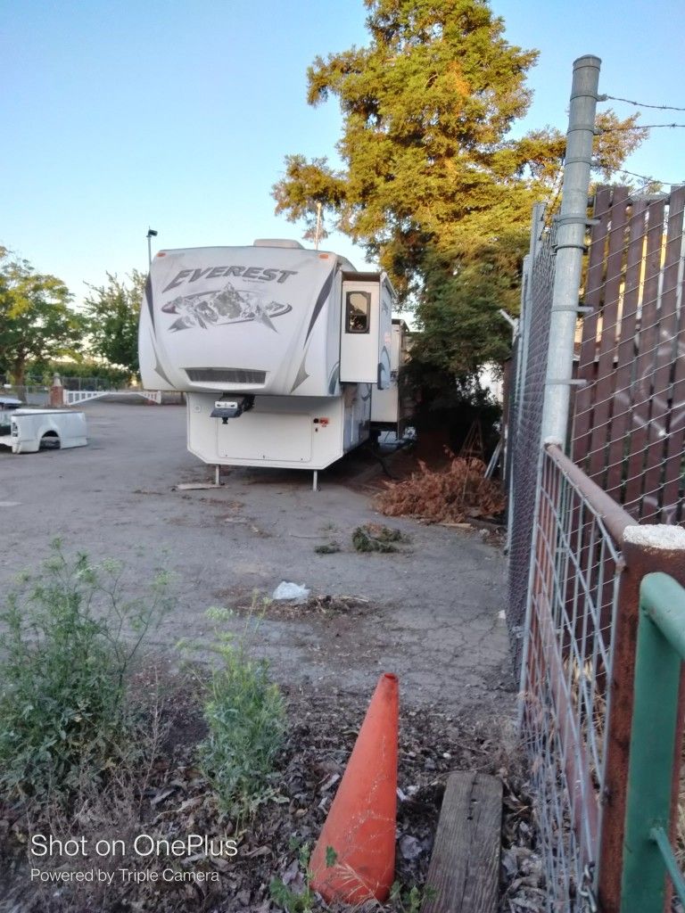Fifth Wheel Trailer Really Nice
