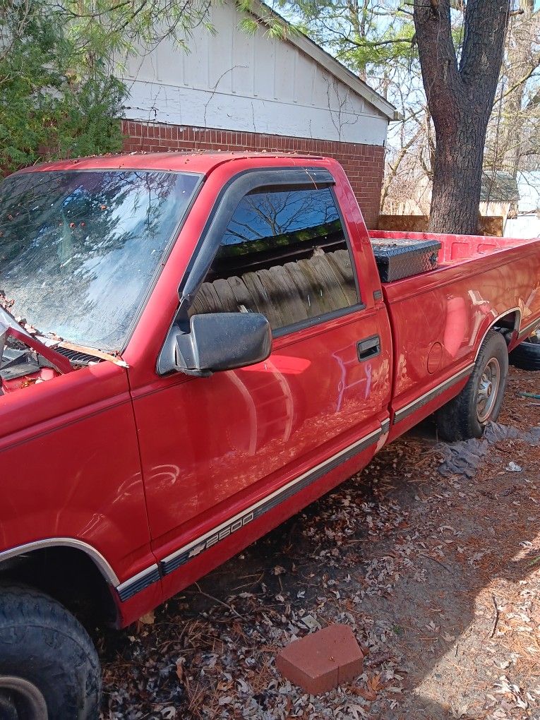 1999 Chevrolet 2500 Regular Cab & Chassis