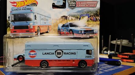 HOT WHEELS TEAM TRANSPORT LANCIA RALLY 037