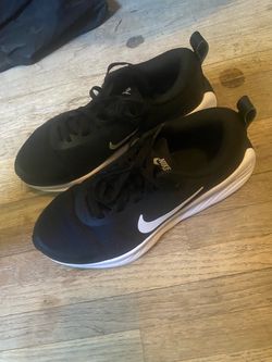 Nike Women’s Sneakers – Black/White – Size 7