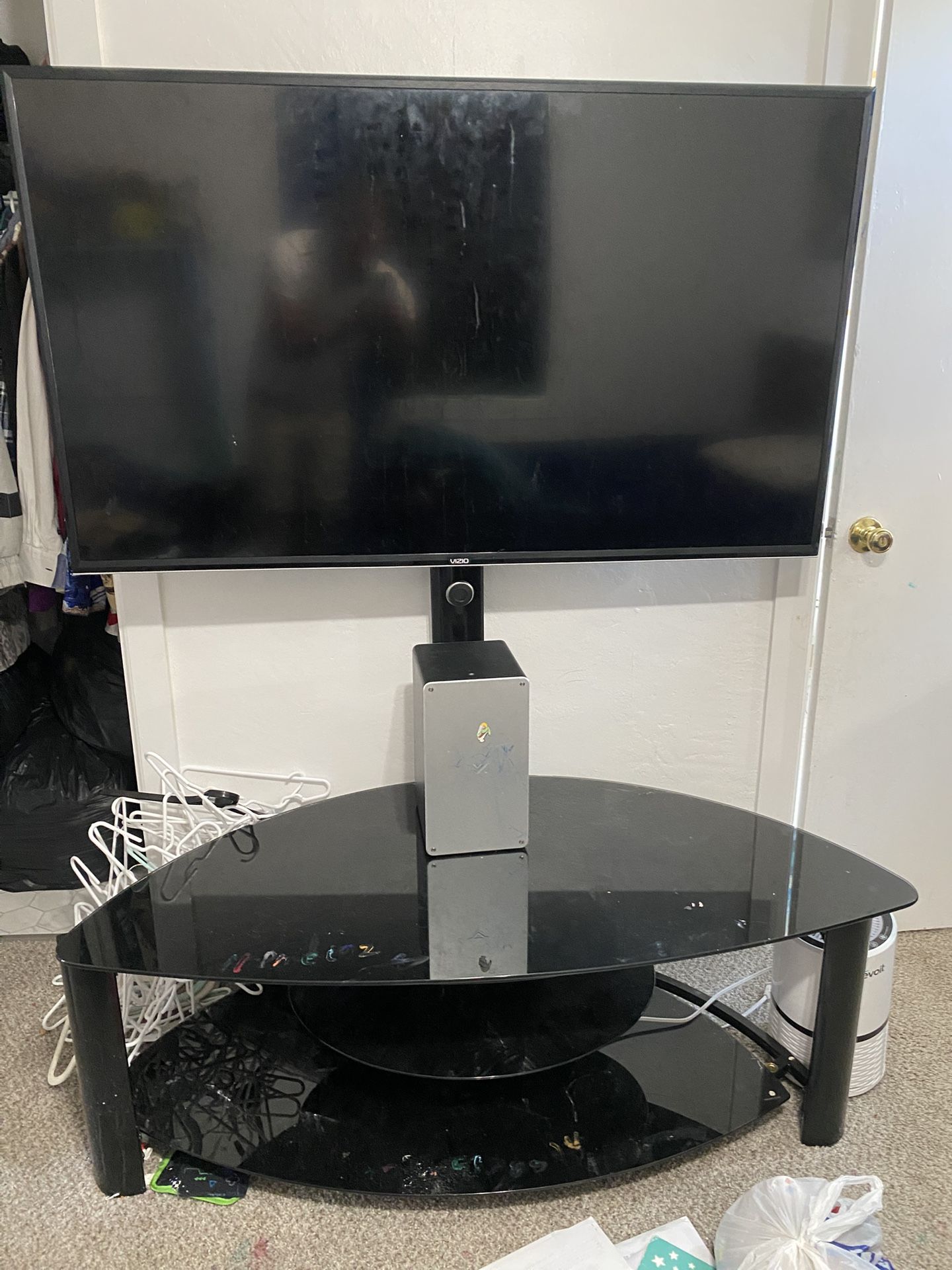 65inc Smart Tv/ With Tv Stand