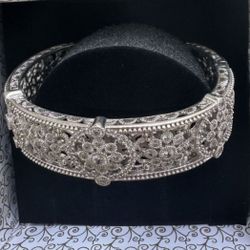 JUDITH RIPKA CZ Cubic Zirconia STERLING Silver 925 Hinged CUFF BRACELET Designer  This stunning cuff bracelet by Judith Ripka is an original piece wit