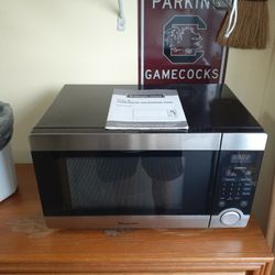 Magic Chef Countertop Microwave1
