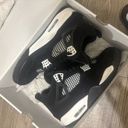 White Thunders Jordan 4s