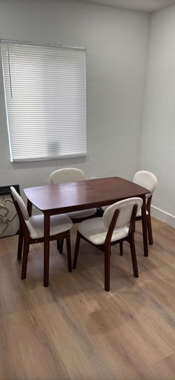 Wayfair Dining Table. Chairs Included