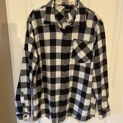 Mens’ black and white plaid flannel Stanley shirt - size L