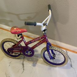 Lil Girl Bike Wiith Gloves