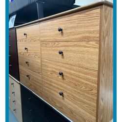 8 drawers dresser/ Eight drawers dresser