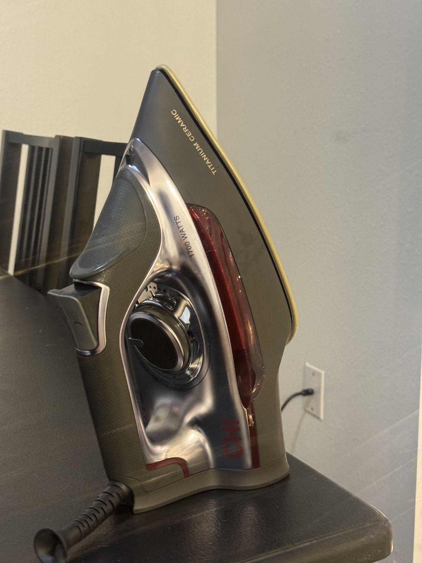 CHI Titanium Ceramic Steam Iron – 1700 Watts – Excellent Condition