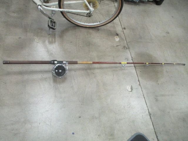 Used Penn Senator 6'6" 9/0 Line Capacity Fishing Pole