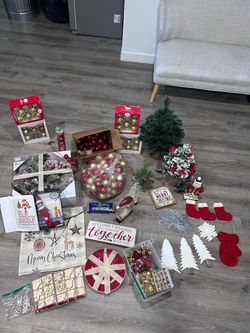 Christmas Decor Lot