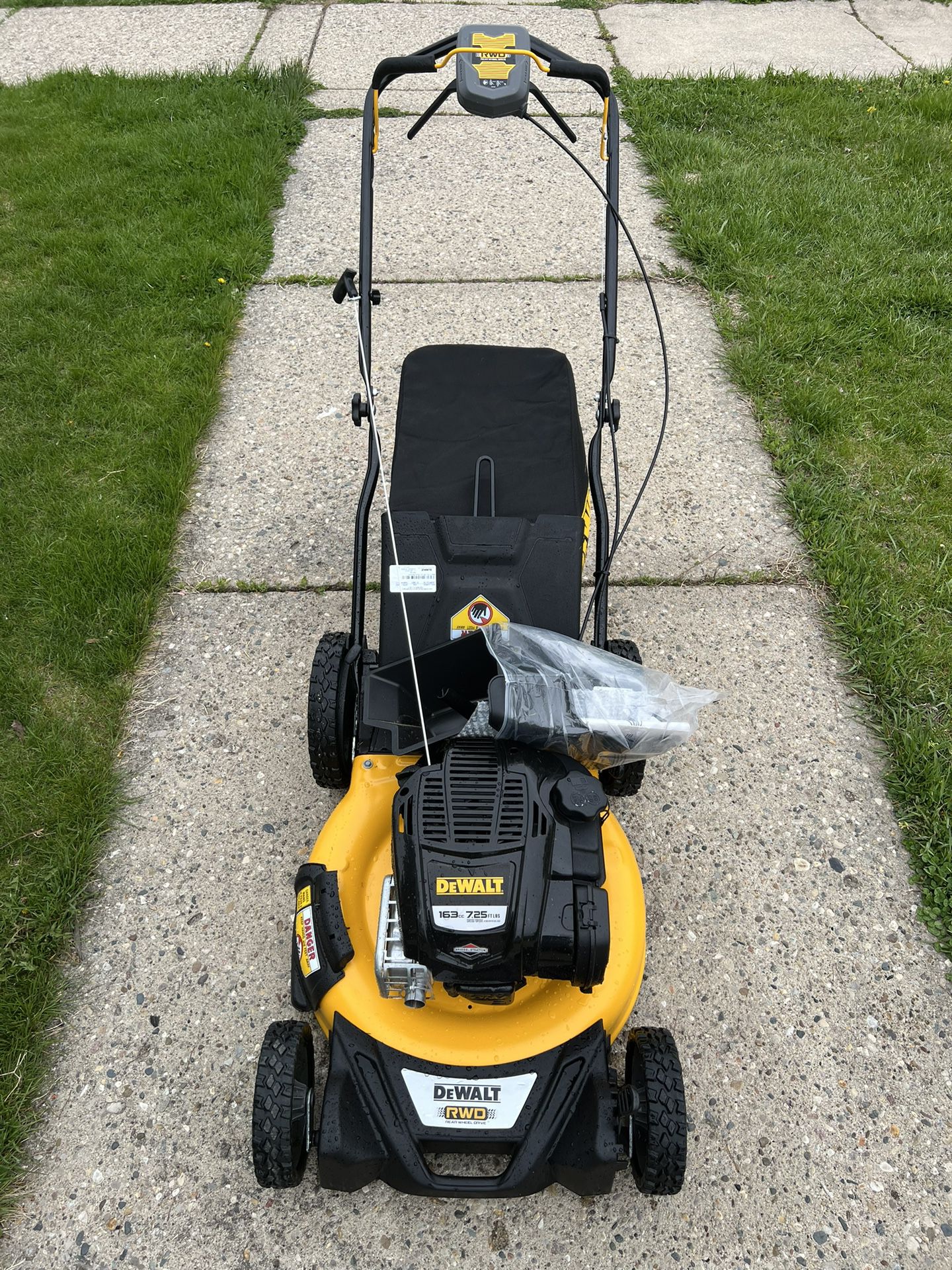 New DeWalt 21” Rear Wheel Drive Variable Speed Self Propelled 3 in 1 Gas Lawnmower Lawn Mower