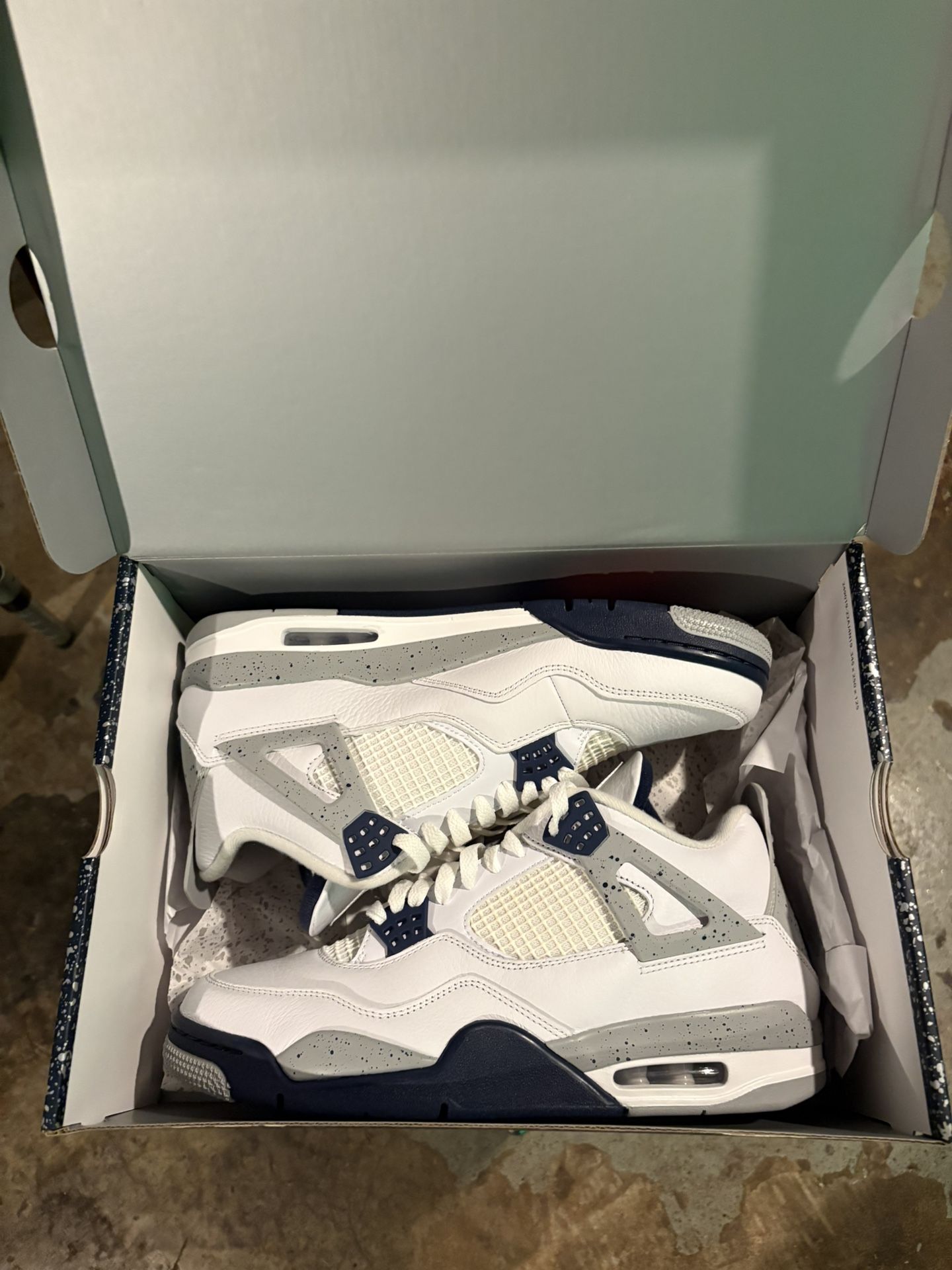 Jordan 4 Midnight Navy- Size 11
