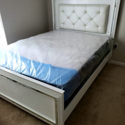 New QUEEN MATTRESS and BOX SPRING 2PC