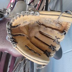 Base Ball Glove 