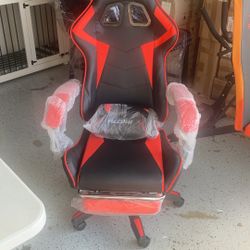 New And Assembled Gaming Chair 
