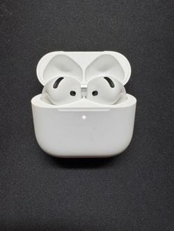 Apple AirPods 4 with Charging Case