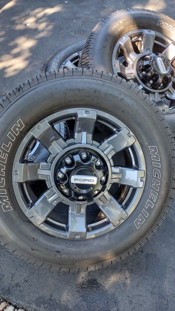 20" Ford F250 Lariat Ultimate Stock Wheels Tires Great Shape
