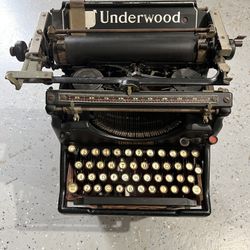 Gorgeous Antique Vintage Underwood Typewriter