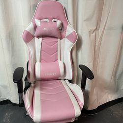 Like New OHAHO Gaming Chair Whiht Fooltres Ergonomic